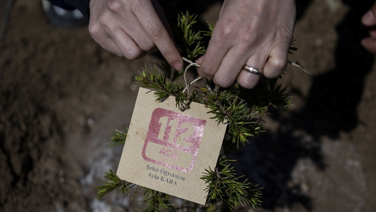 Ayla öğretmen ve öğrencilerinin adı “Ankara 112 Hatıra Ormanı”nda dikilen fidanlarda yaşatılacak