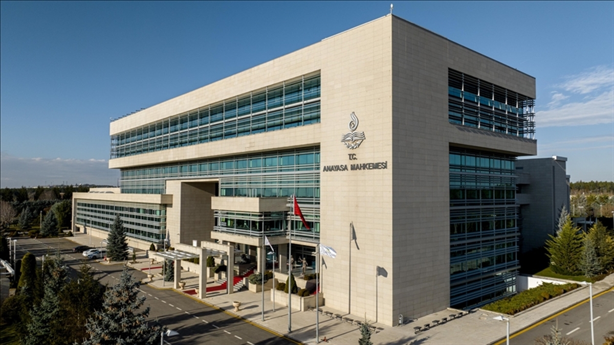 AYM, nüfusu 2 binin altına düşen belediyelerin köye dönüştürülmesini Anayasa’ya uygun buldu