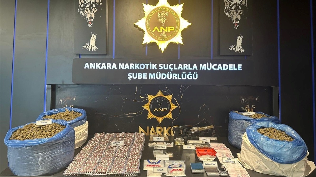 Başkentte düzenlenen uyuşturucu operasyonlarında 41 şüpheli tutuklandı Başkentte düzenlenen uyuşturucu operasyonlarında 41 şüpheli tutuklandı