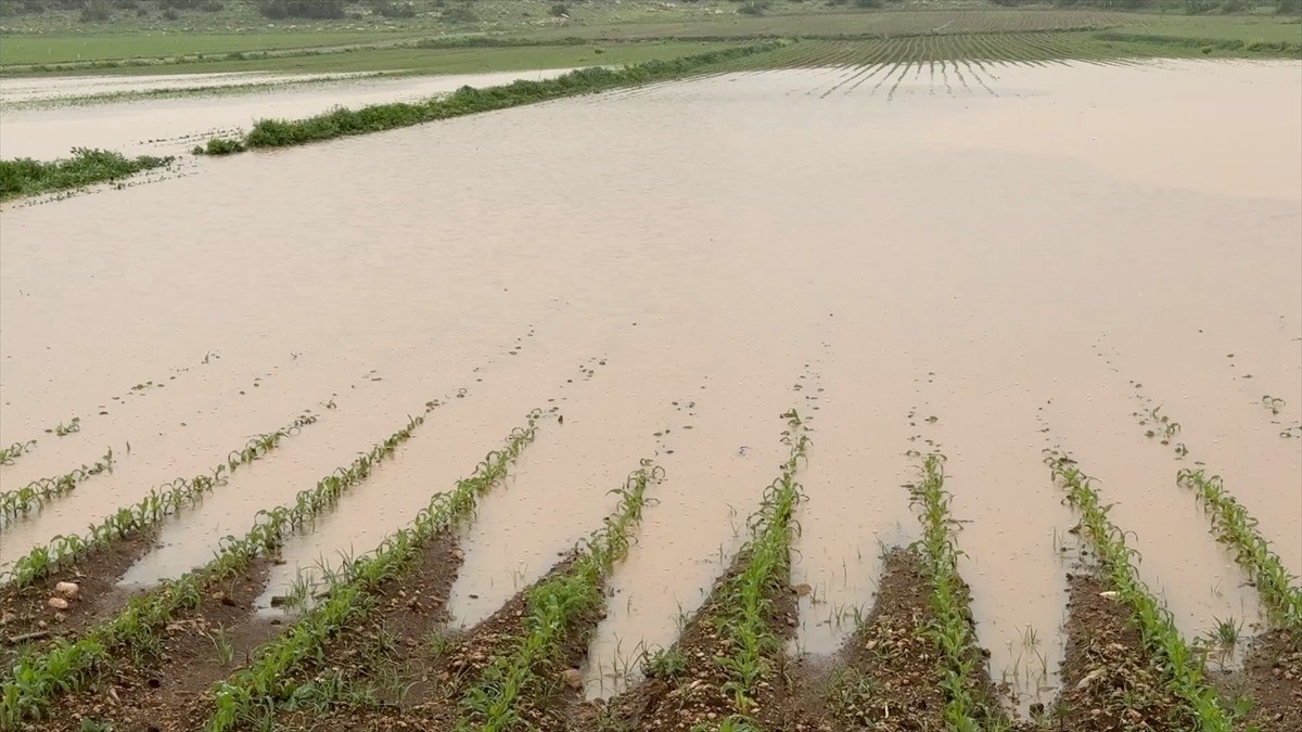 Bazı illerde sağanak ve kar etkili oldu