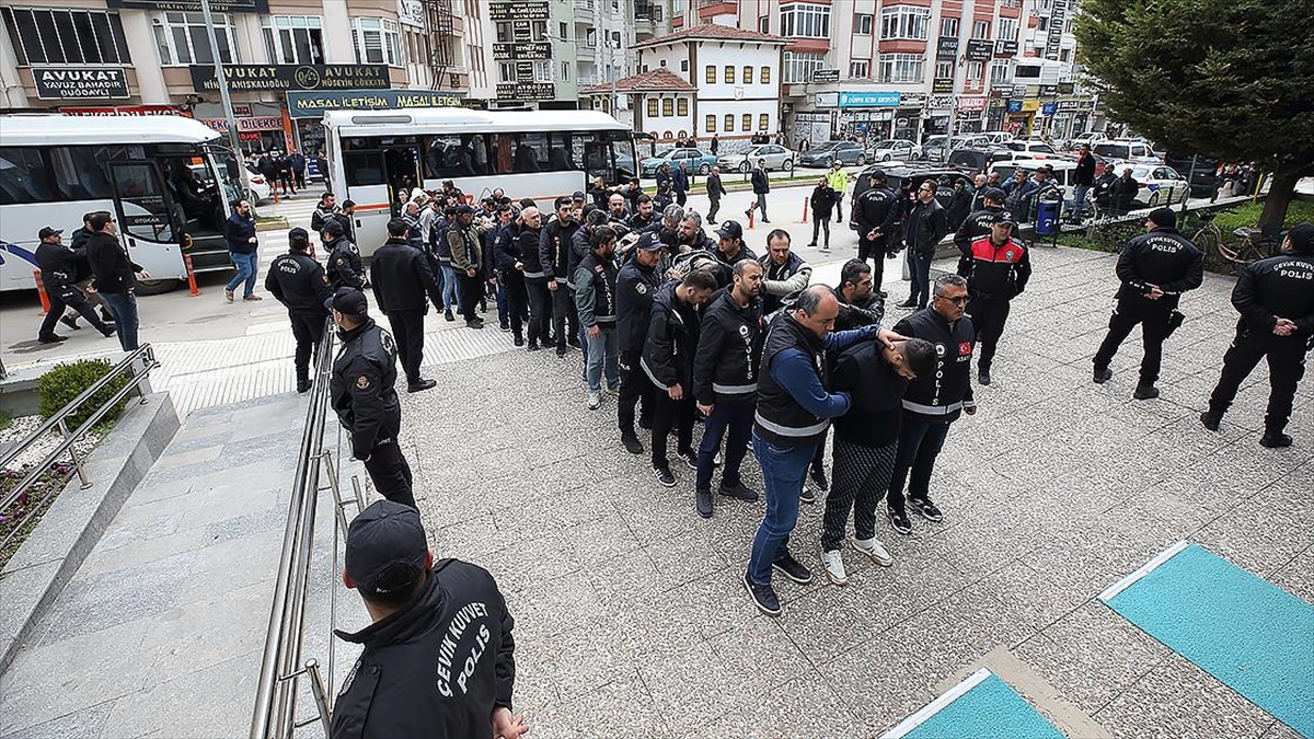 Çorum merkezli 5 ilde düzenlenen “Miami suç örgütü” operasyonunda 21 şüpheli tutuklandı