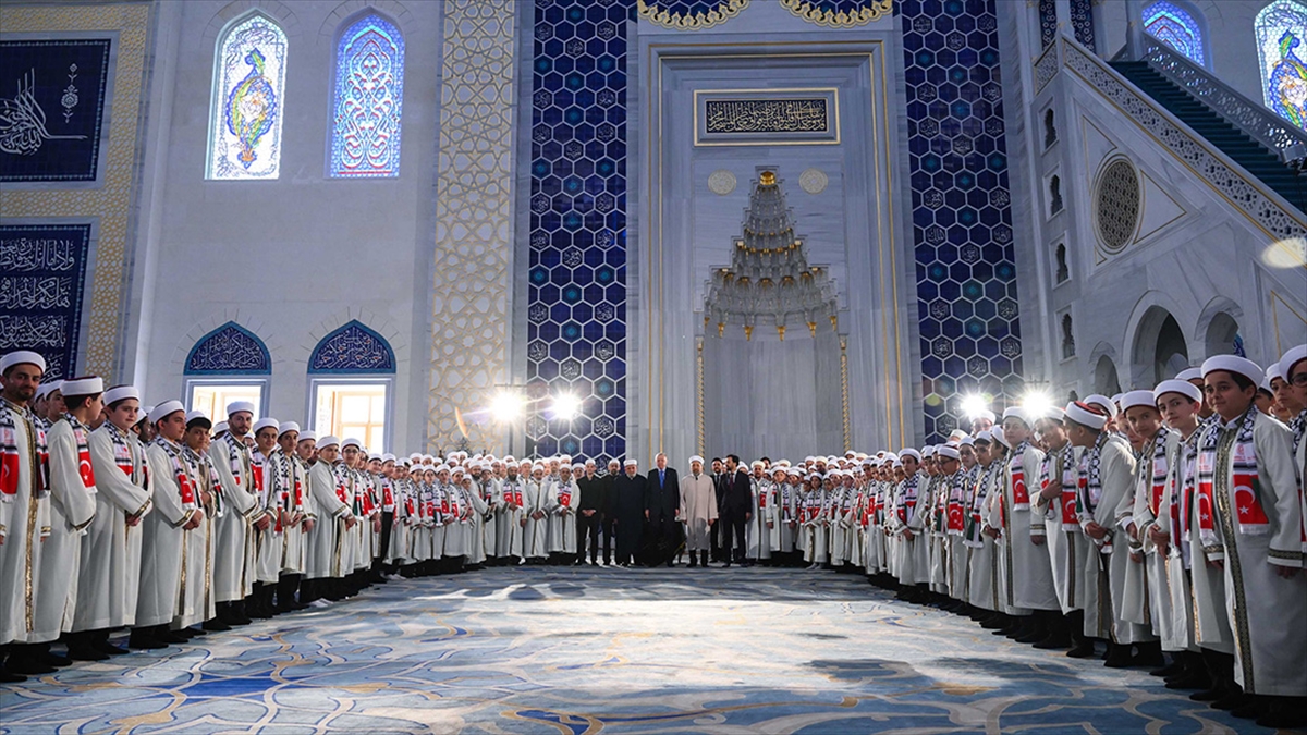 Cumhurbaşkanı Erdoğan, hafızlık icazet törenine katıldı