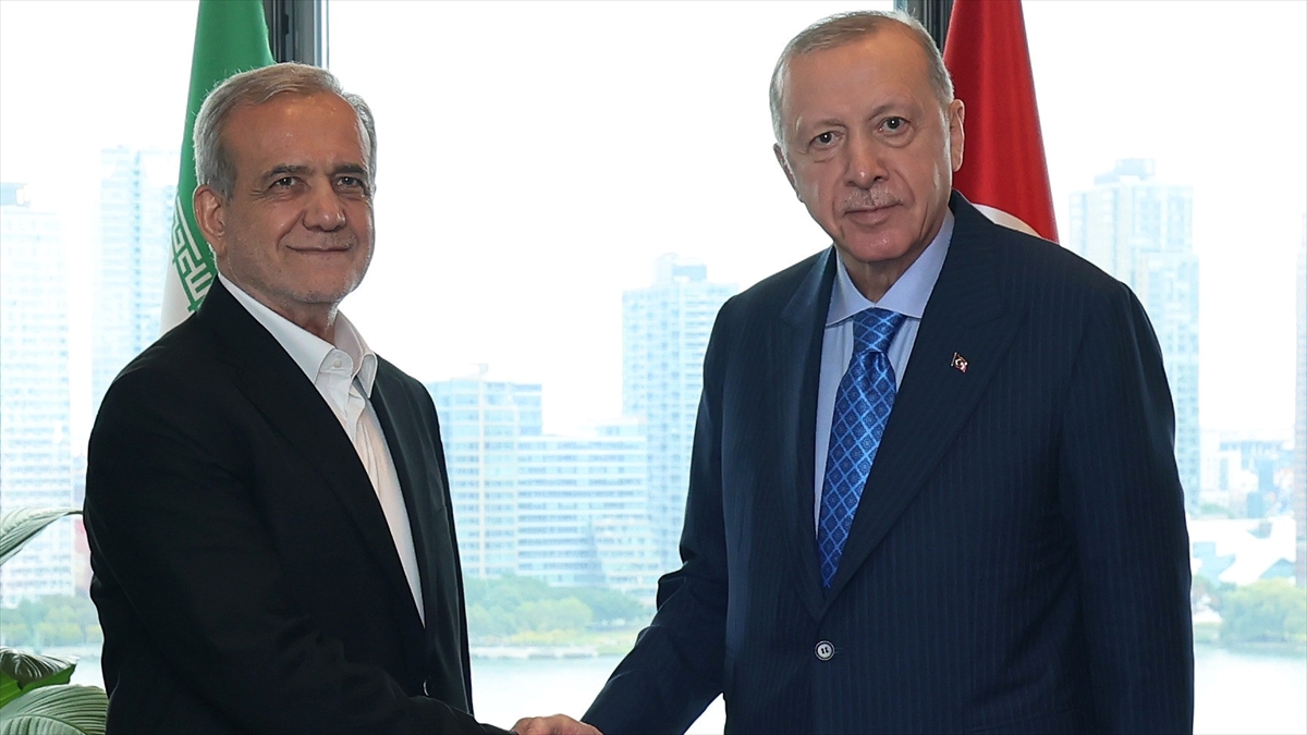 Cumhurbaşkanı Erdoğan, İran Cumhurbaşkanı Pezeşkiyan ile telefonda görüştü Cumhurbaşkanı Erdoğan, İran Cumhurbaşkanı Pezeşkiyan ile telefonda görüştü