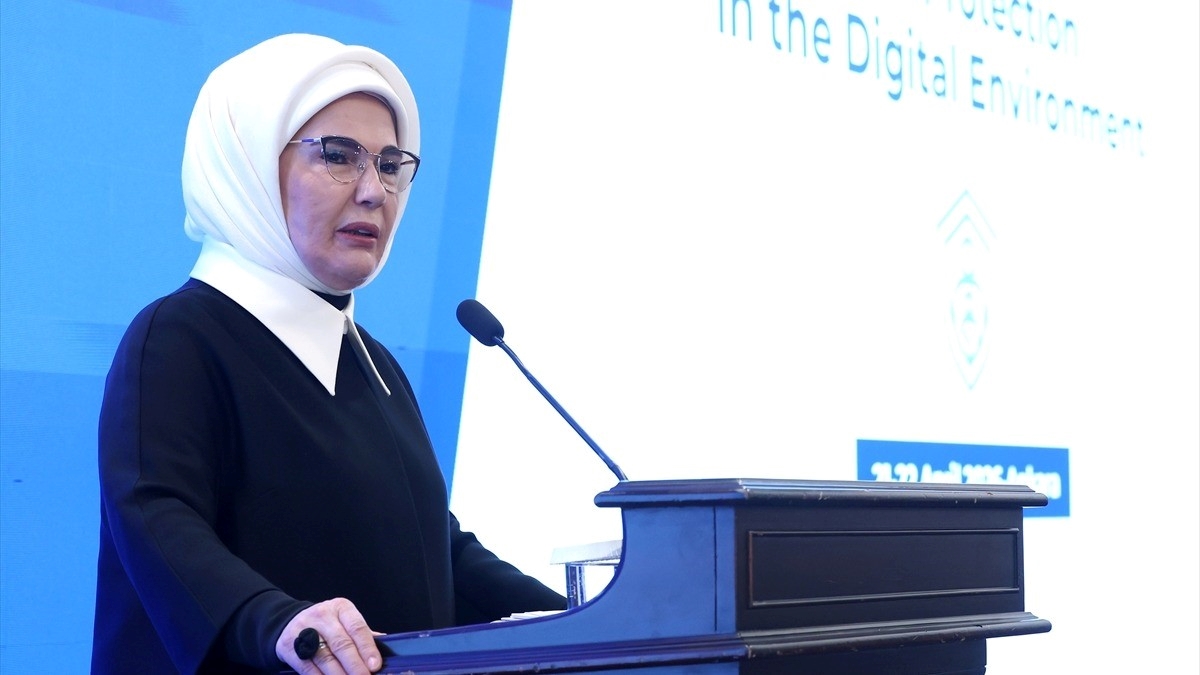 Emine Erdoğan: Teknoloji şirketlerinin hesap verebilir olmaları ve çocuk dostu tasarım yapmaları bir zorunluluktur