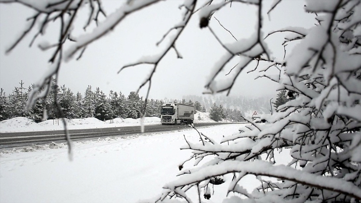 Erzurum, Kars ve Ardahan’da kar yağışı ve soğuk hava etkili oluyor