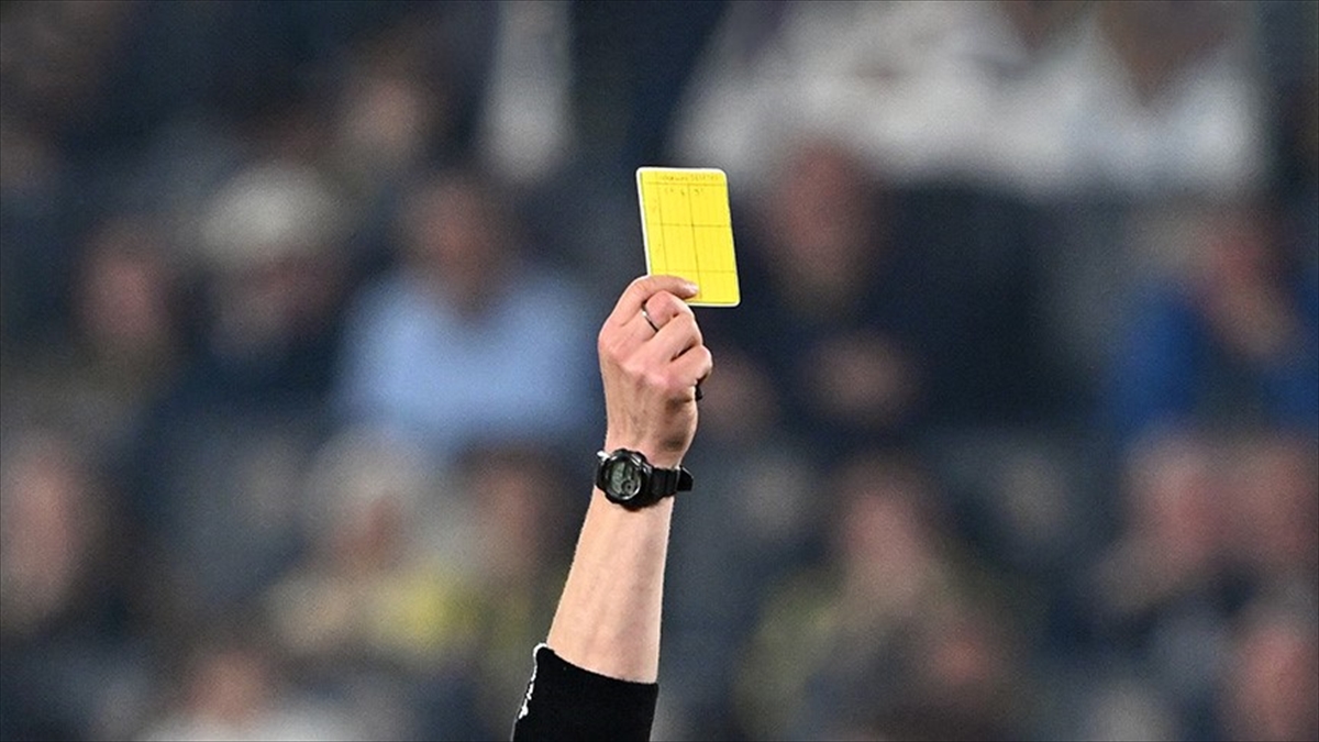 Fenerbahçe-Beşiktaş derbilerinde kart sayıları dikkati çekiyor