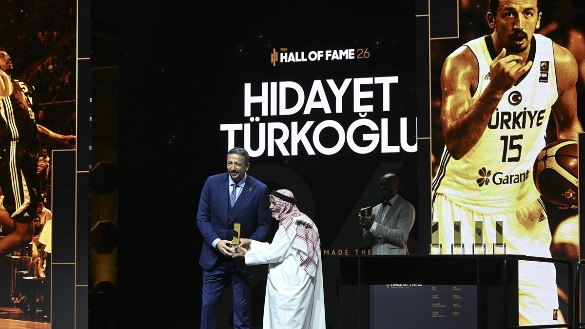 FIBA’nın 2026 Hall of Fame listesine seçilen Hidayet Türkoğlu, Berlin’de onurlandırıldı