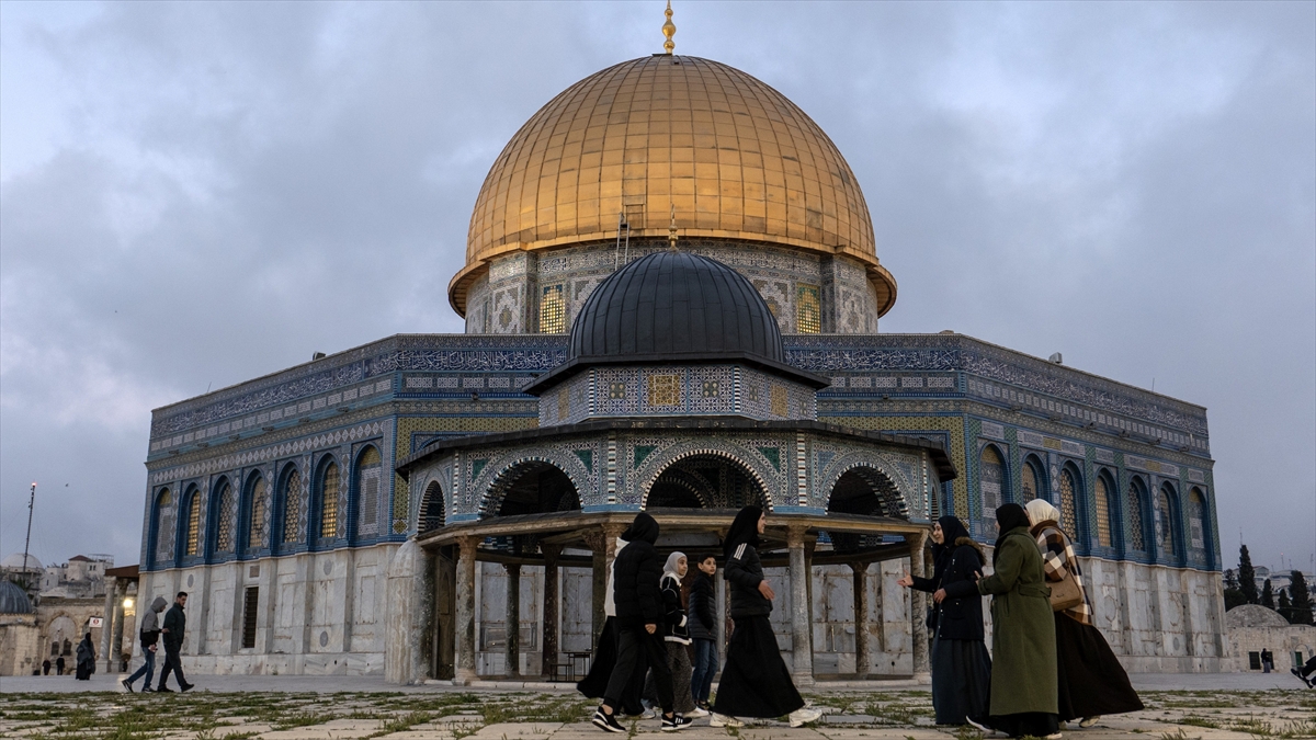 Filistin lideri Abbas, İsrail’in Kudüs’teki kutsal mekanların statüsünü değiştiremeyeceğini belirtti