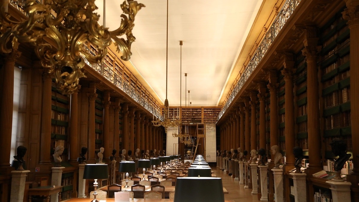 Fransa’da 17. yüzyıldan bu yana halka açık olan Mazarine Kütüphanesi 600 bin esere ev sahipliği yapıyor Fransa’da 17. yüzyıldan bu yana halka açık olan Mazarine Kütüphanesi 600 bin esere ev sahipliği yapıyor