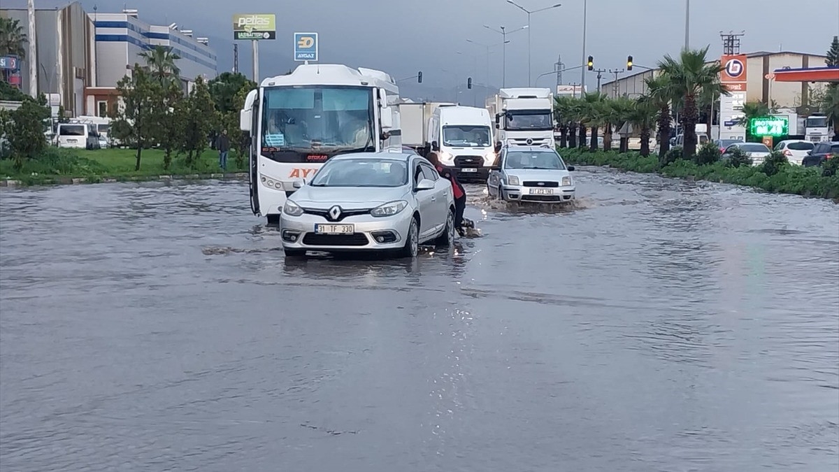 Hatay’da sağanak etkili oldu