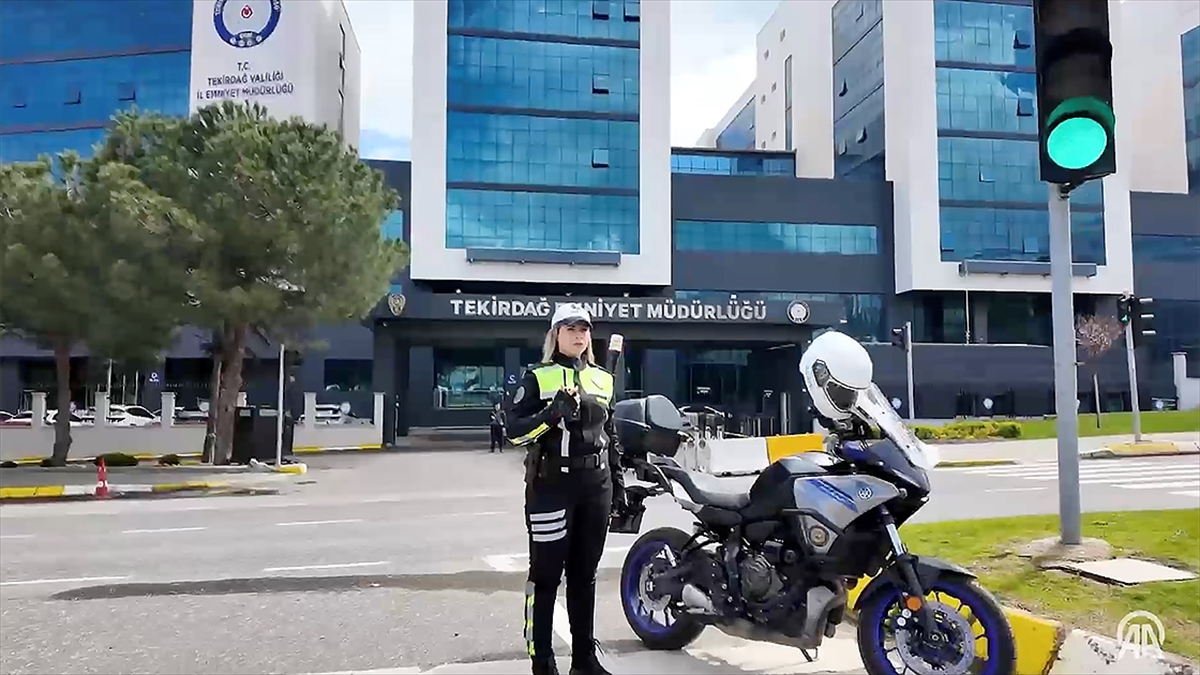 İçişleri Bakanı Çiftçi, emniyet personelinin “Polis Haftası”nı telsiz anonsuyla kutladı İçişleri Bakanı Çiftçi, emniyet personelinin “Polis Haftası”nı telsiz anonsuyla kutladı