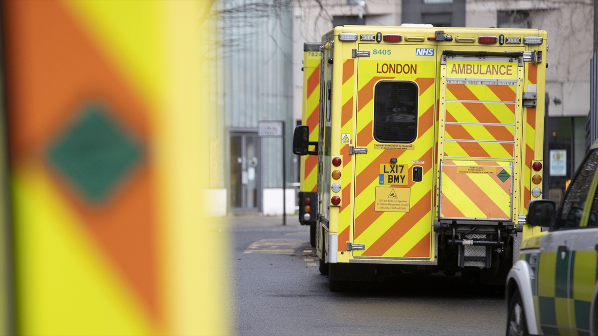 İngiltere’de hastaneler personel açığı nedeniyle hemşireleri doktorların yerine kullanıyor