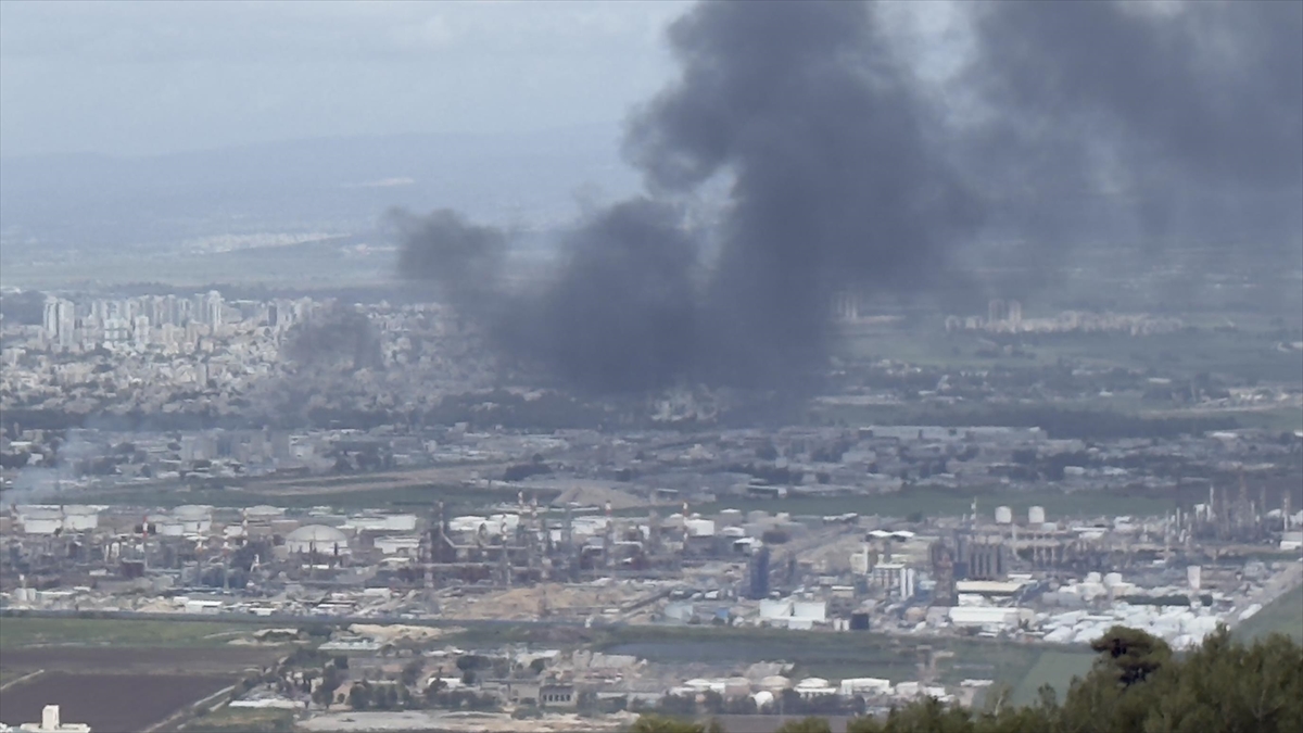 İran’ın İsrail’in kuzeyini hedef aldığı misillemede füze parçaları Hayfa’ya isabet etti