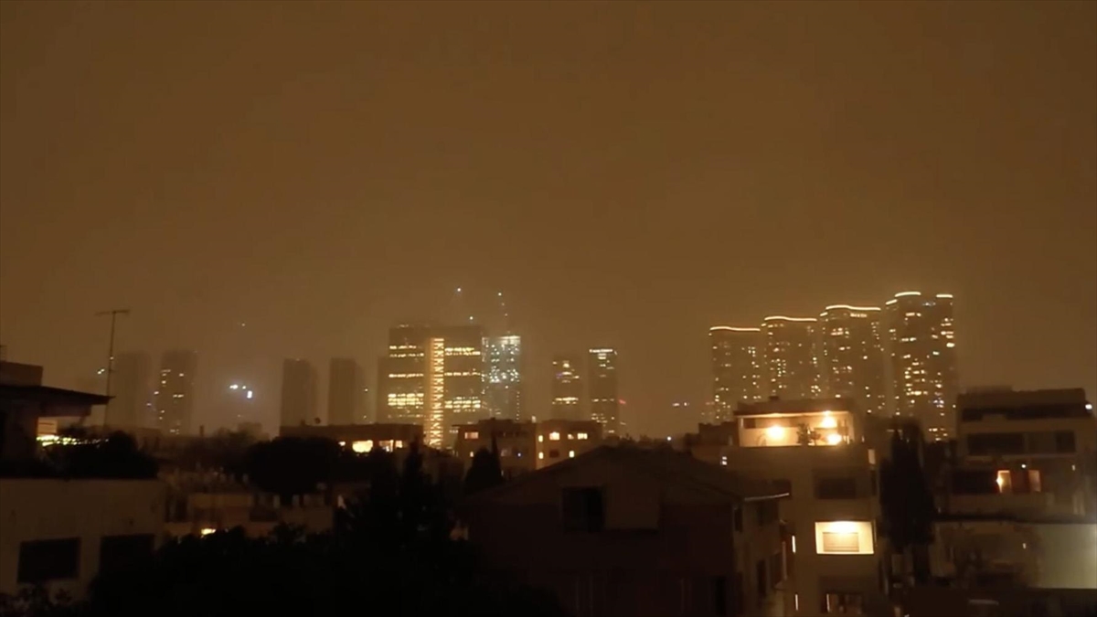 İran’ın misillemesi nedeniyle Tel Aviv ile İsrail’in orta kesimlerinde sirenler çaldı