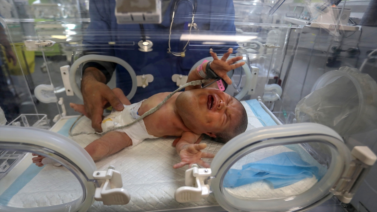 İsrail ablukası altındaki Gazze’de mama krizi, yenidoğanlar için hayati risk oluşturuyor