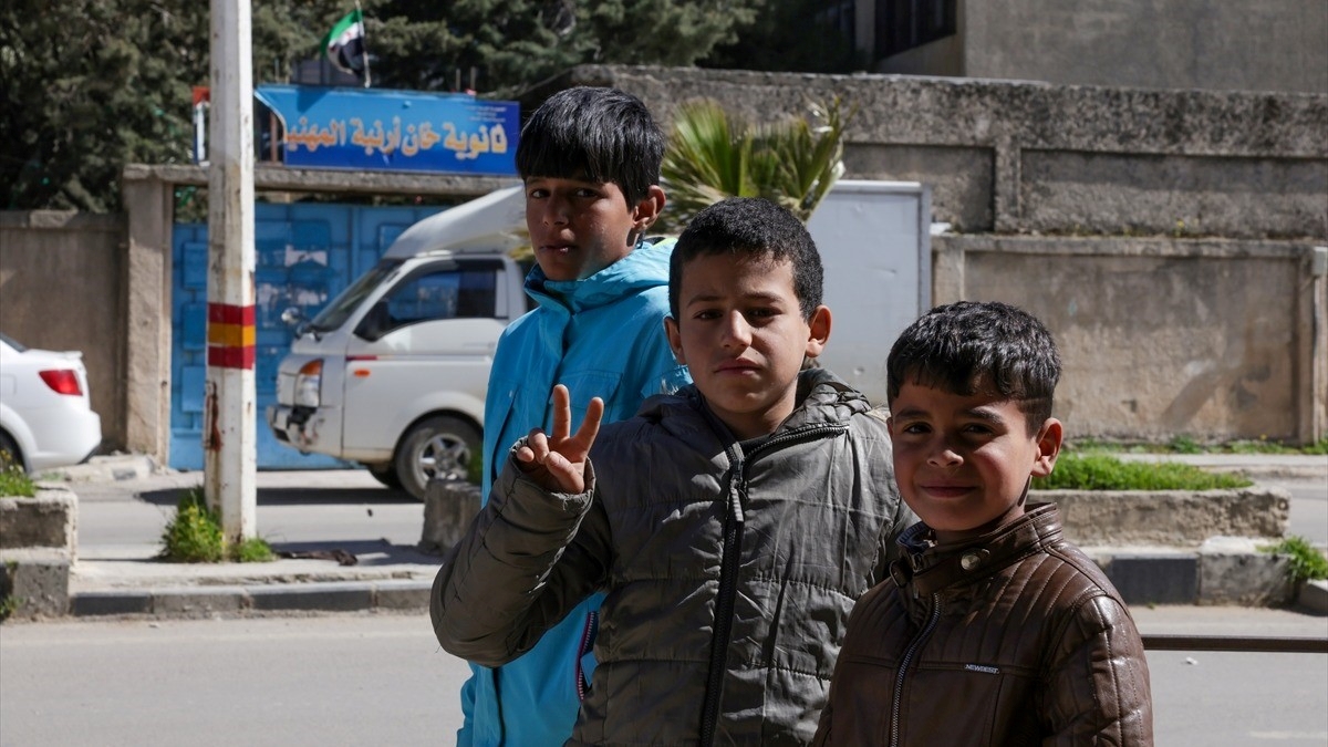 İsrail-İran gerilimi Suriye’nin güneyinde binlerce öğrenciyi okullarından mahrum etti İsrail-İran gerilimi Suriye’nin güneyinde binlerce öğrenciyi okullarından mahrum etti