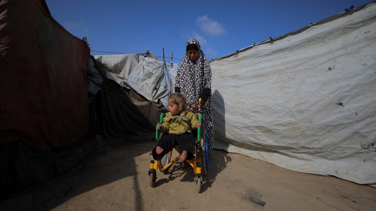 İsrail saldırısında yaralanan 4 yaşındaki Kamer, yeniden yürüyebilmenin hayalini kuruyor İsrail saldırısında yaralanan 4 yaşındaki Kamer, yeniden yürüyebilmenin hayalini kuruyor