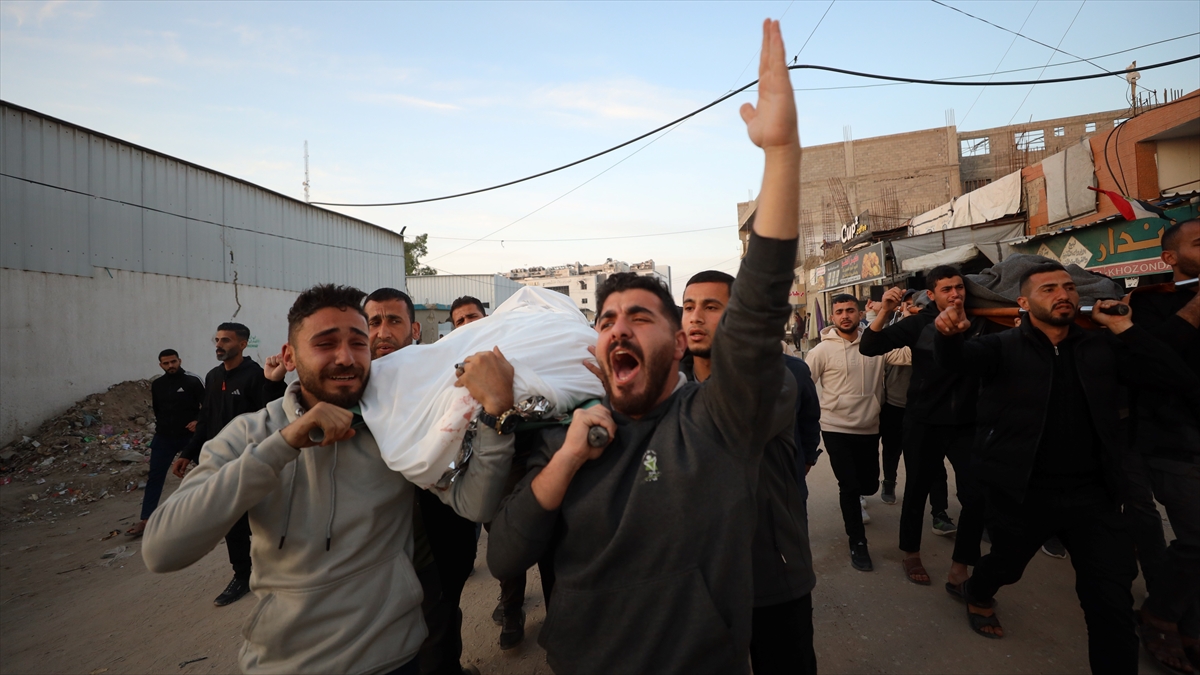 İsrail’in ateşkese rağmen Gazze’ye düzenlediği saldırıda 3 Filistinli hayatını kaybetti