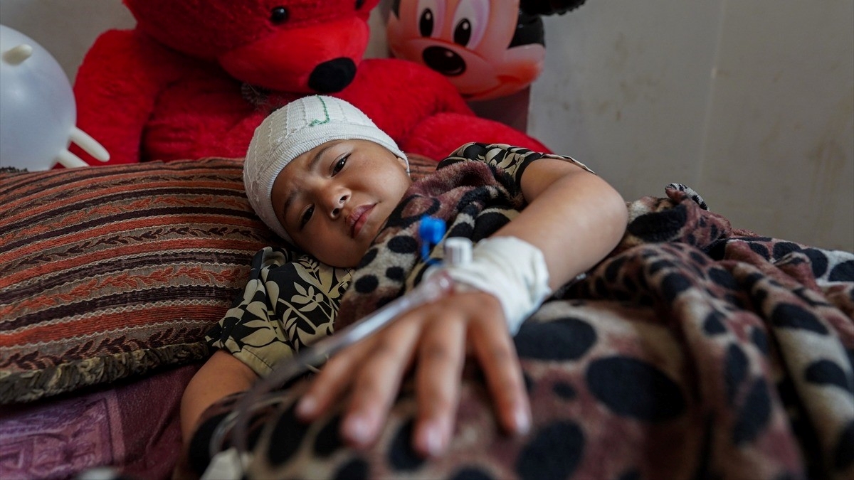 İsrail’in Gazze’de ateşkese rağmen hedef aldığı okulda yaralanan çocuk kısmi felç geçirdi