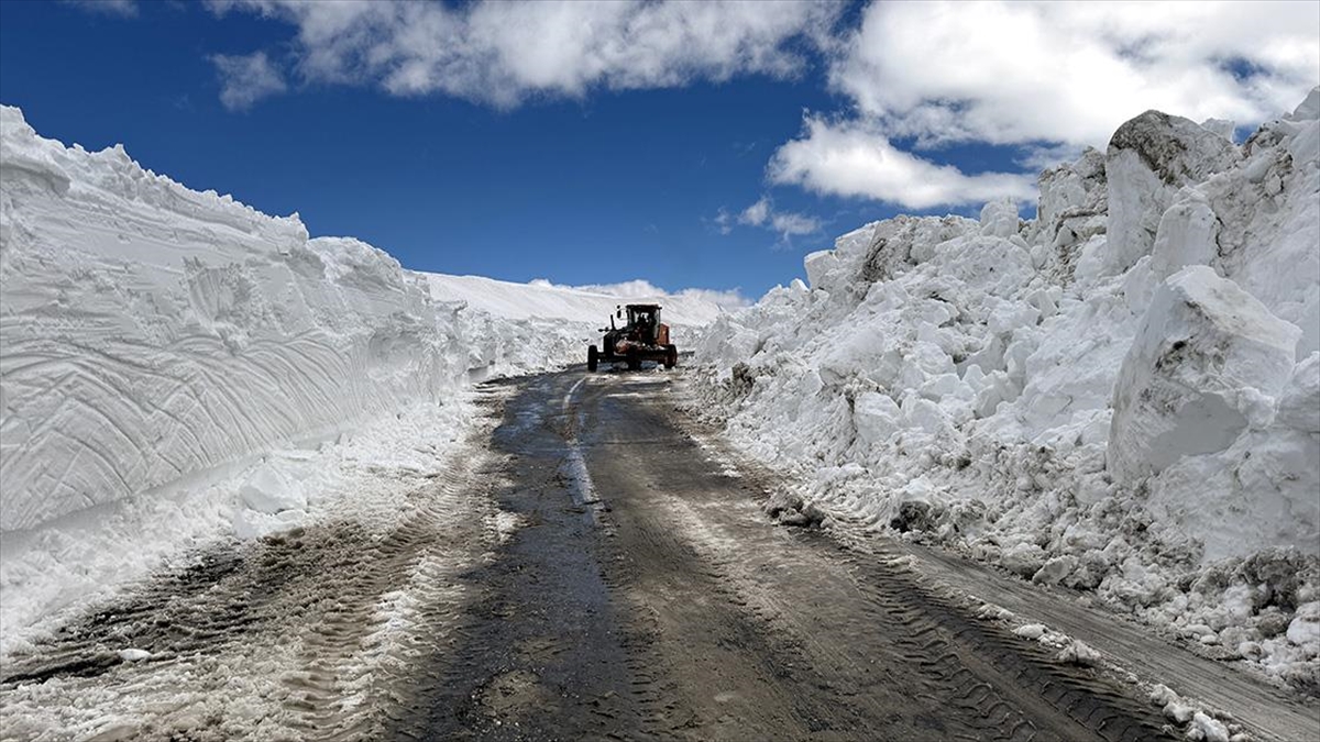 Kardan kapanan Ardahan-Ardanuç kara yolu yaklaşık 4 ay sonra ulaşıma açılıyor