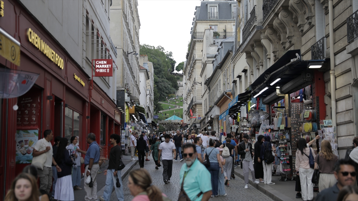 Milyonlarca ziyaretçi çeken turistik kentlerde yerel halkın temel ihtiyaçları göz ardı ediliyor