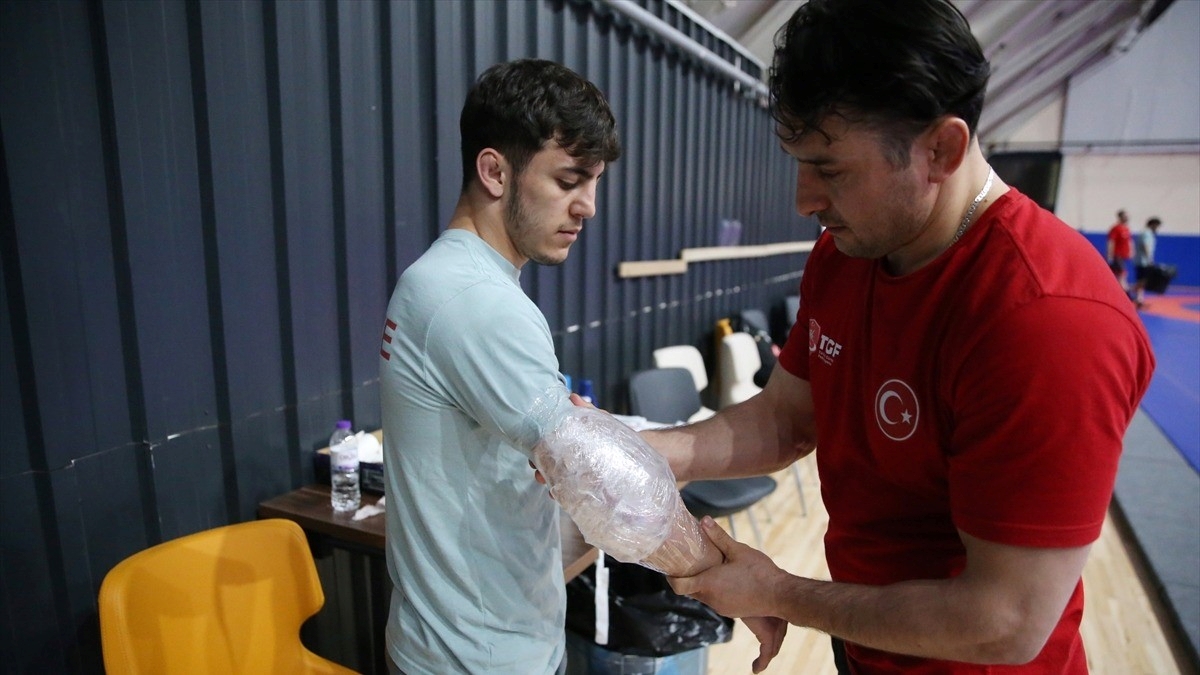 Minderin görünmeyen kahramanları sağlık ekibi Minderin görünmeyen kahramanları sağlık ekibi