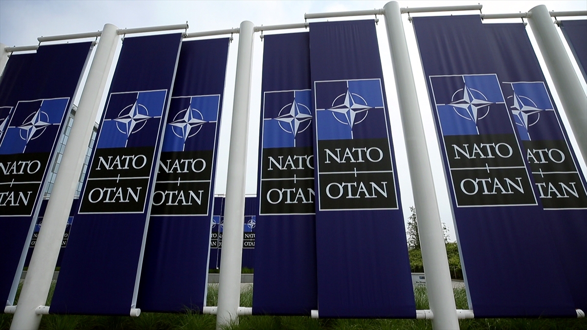 NATO’dan Türk paraşütçü askerlere övgü paylaşımı