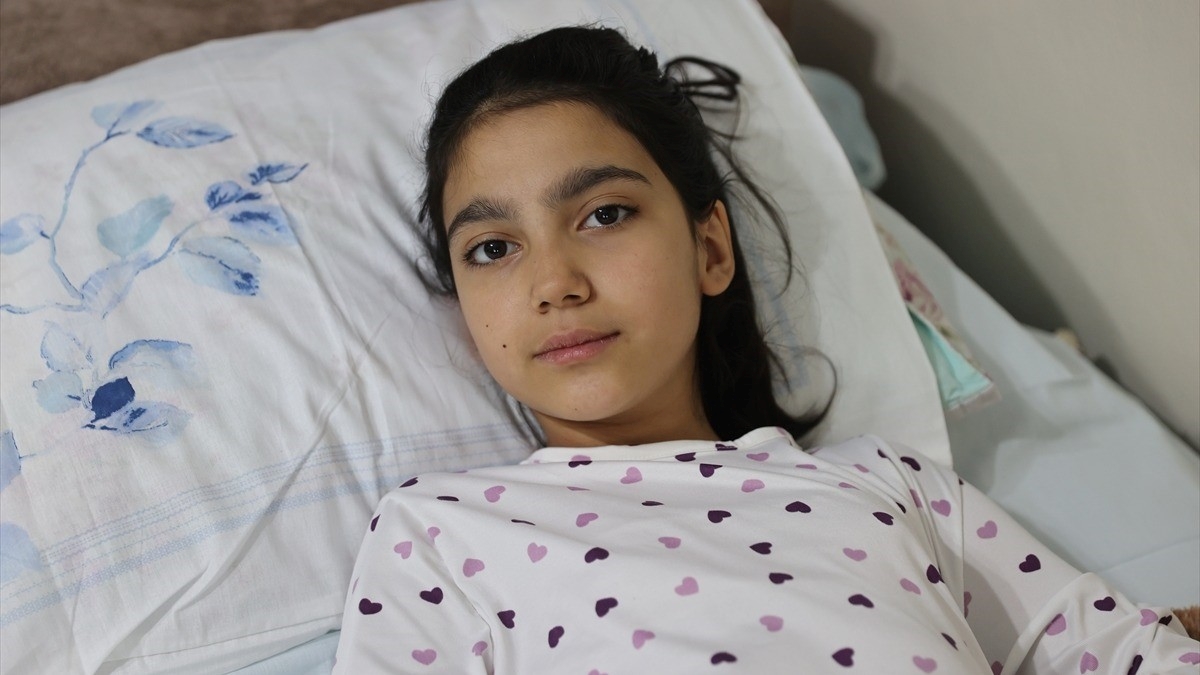 Okula düzenlenen silahlı saldırıdan yaralı kurtulan Fatma, öğretmeninin ve arkadaşlarının acısını yaşıyor