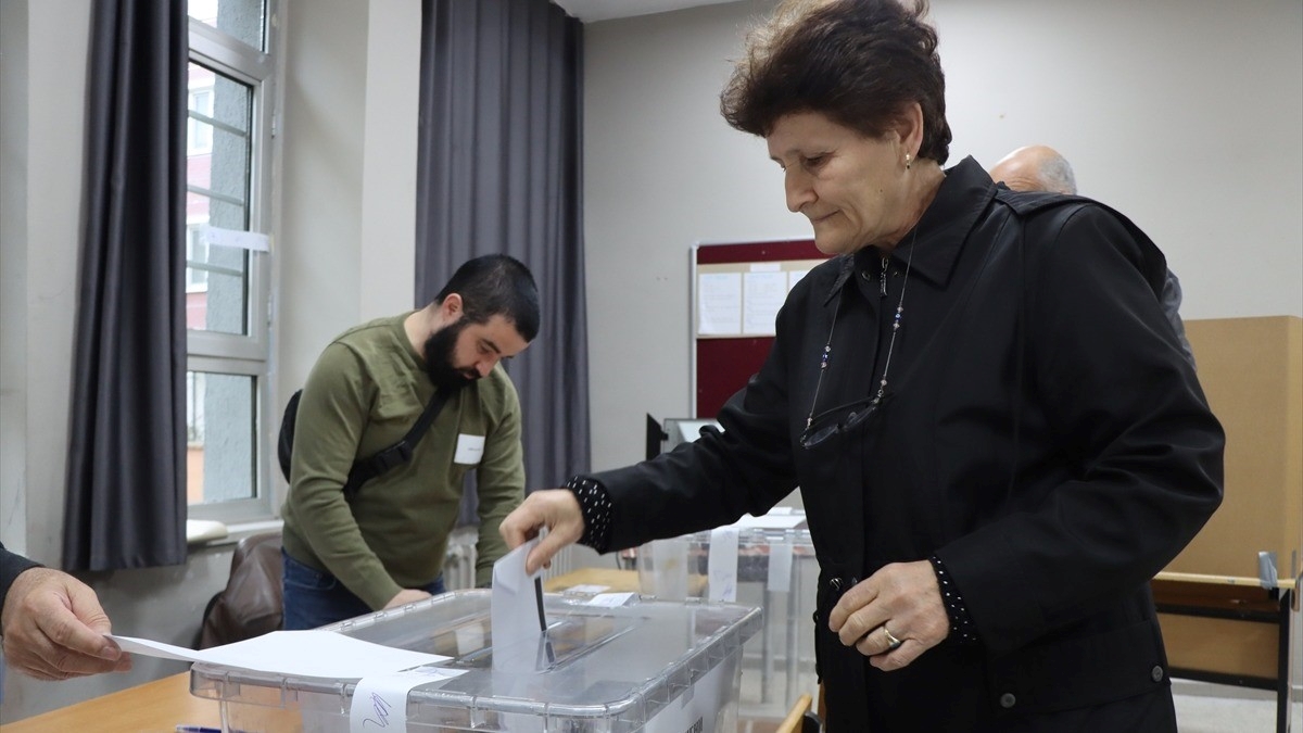 Trakya’da yaşayan çifte vatandaşlar, Bulgaristan’daki genel seçim için oy kullanmaya başladı