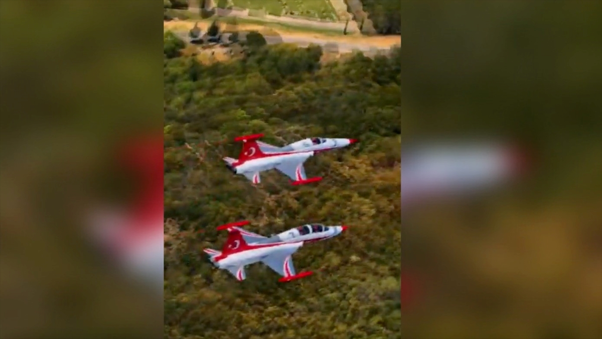 Türk Yıldızları’ndan 57’nci Alay’a saygı uçuşu