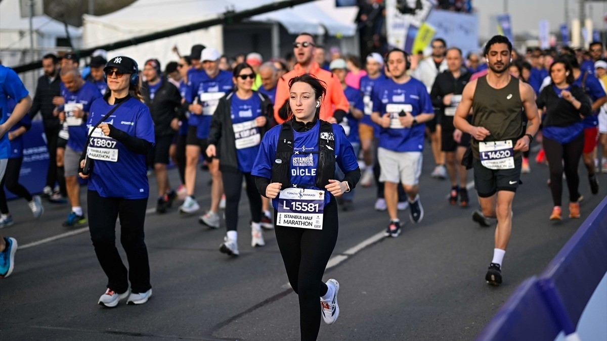 Türkiye İş Bankası 21. İstanbul Yarı Maratonu’nu verilen startla başladı