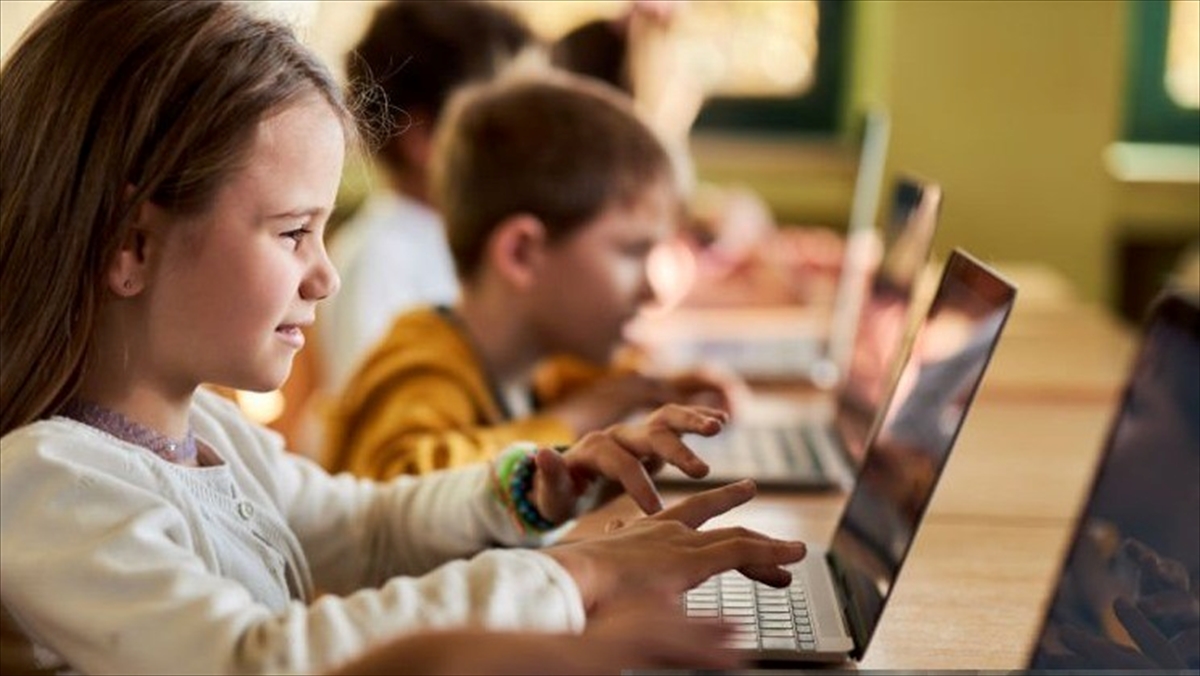 Uzmanlardan sosyal medyadaki zararlı içerikleri filtreleyen “etik algoritma” çağrısı Uzmanlardan sosyal medyadaki zararlı içerikleri filtreleyen “etik algoritma” çağrısı