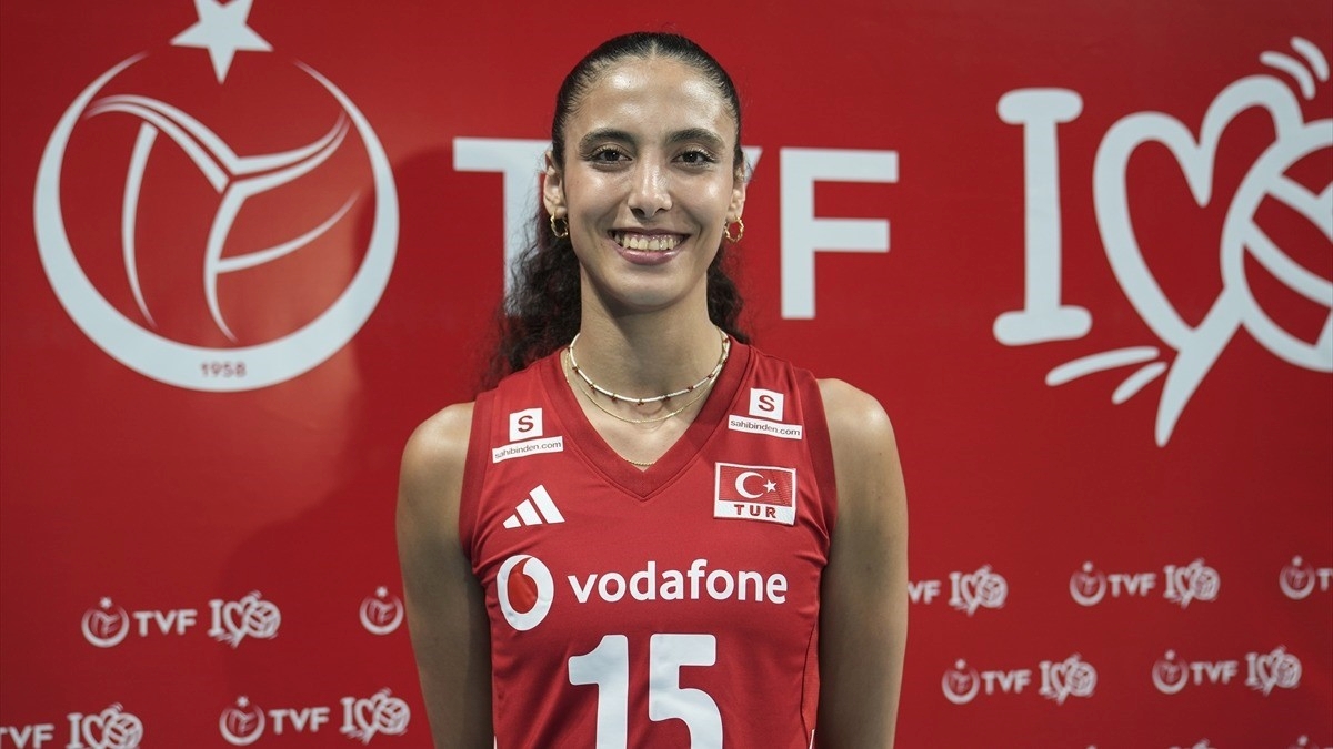 Ay-yıldızlı voleybolcu Deniz Uyanık “ilk senesindeki gibi”