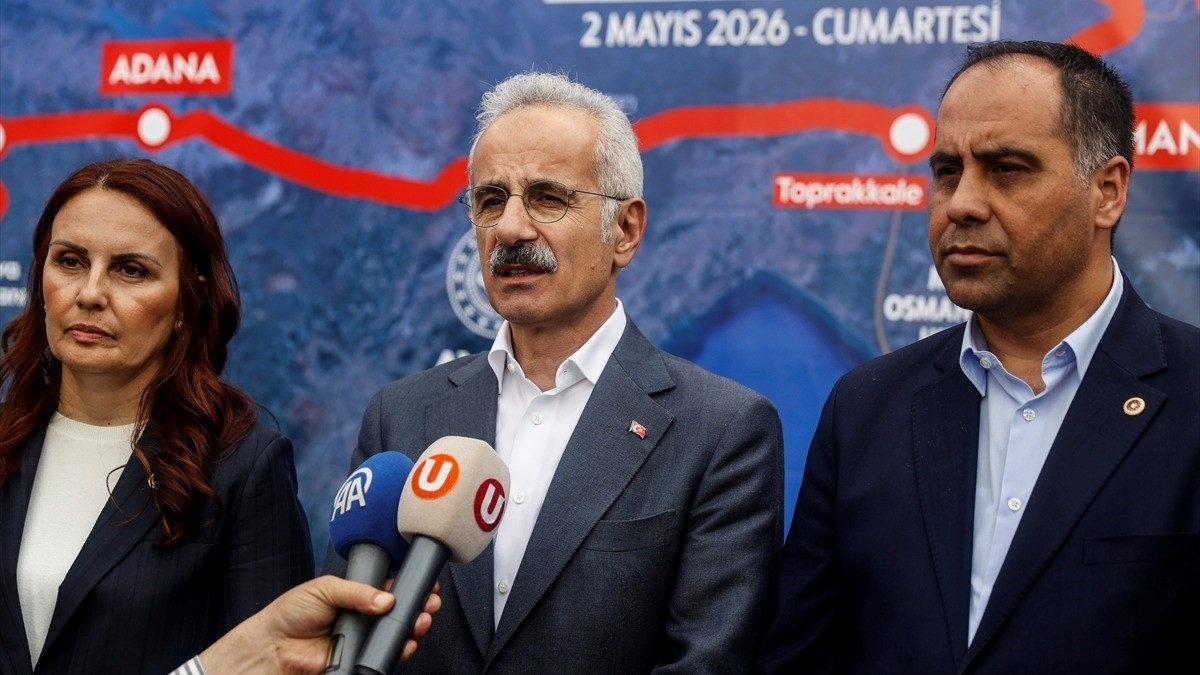 Bakan Uraloğlu, Mersin-Adana-Osmaniye-Gaziantep Hızlı Tren Projesi’nde incelemelerde bulundu