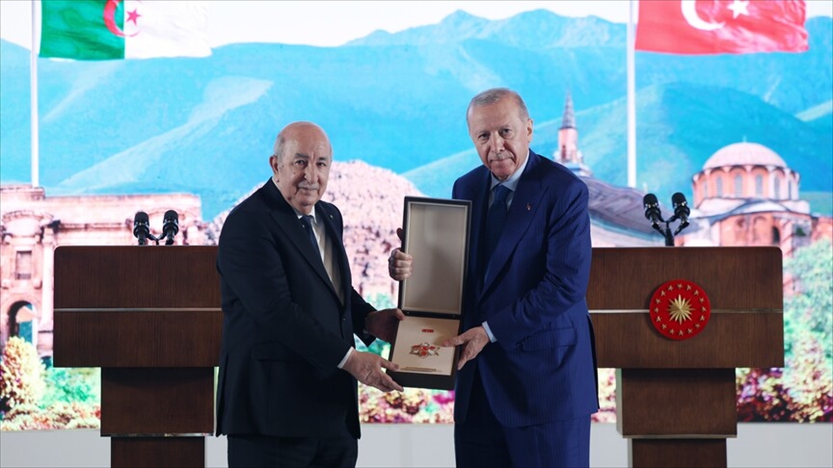 Cezayir Cumhurbaşkanı Tebbun’a Türkiye Cumhuriyeti Devlet Nişanı tevcih edildi