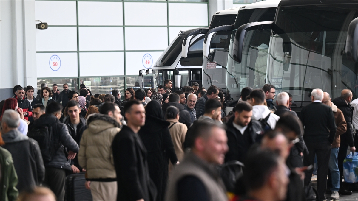 Çifte bayram otobüs biletlerine talebi artırdı Çifte bayram otobüs biletlerine talebi artırdı