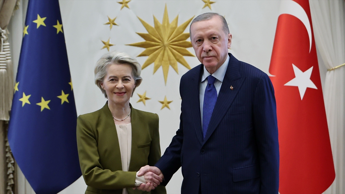 Cumhurbaşkanı Erdoğan, AB Komisyonu Başkanı von der Leyen ile telefonda görüştü Cumhurbaşkanı Erdoğan, AB Komisyonu Başkanı von der Leyen ile telefonda görüştü