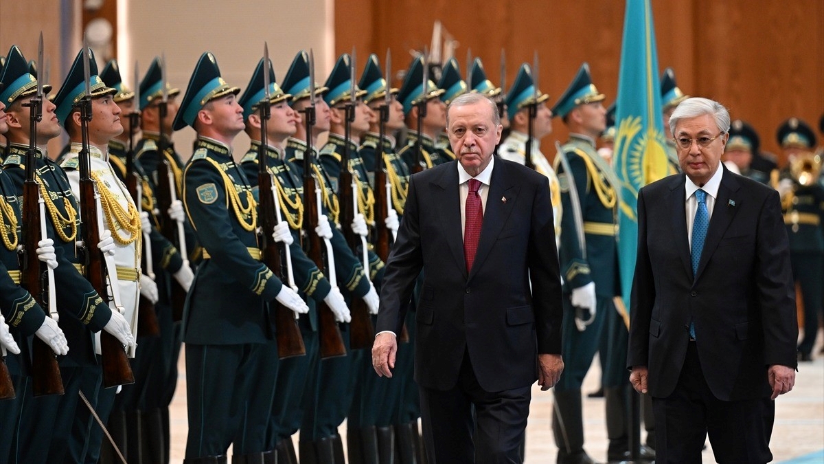 Cumhurbaşkanı Erdoğan, Kazakistan’da resmi törenle karşılandı