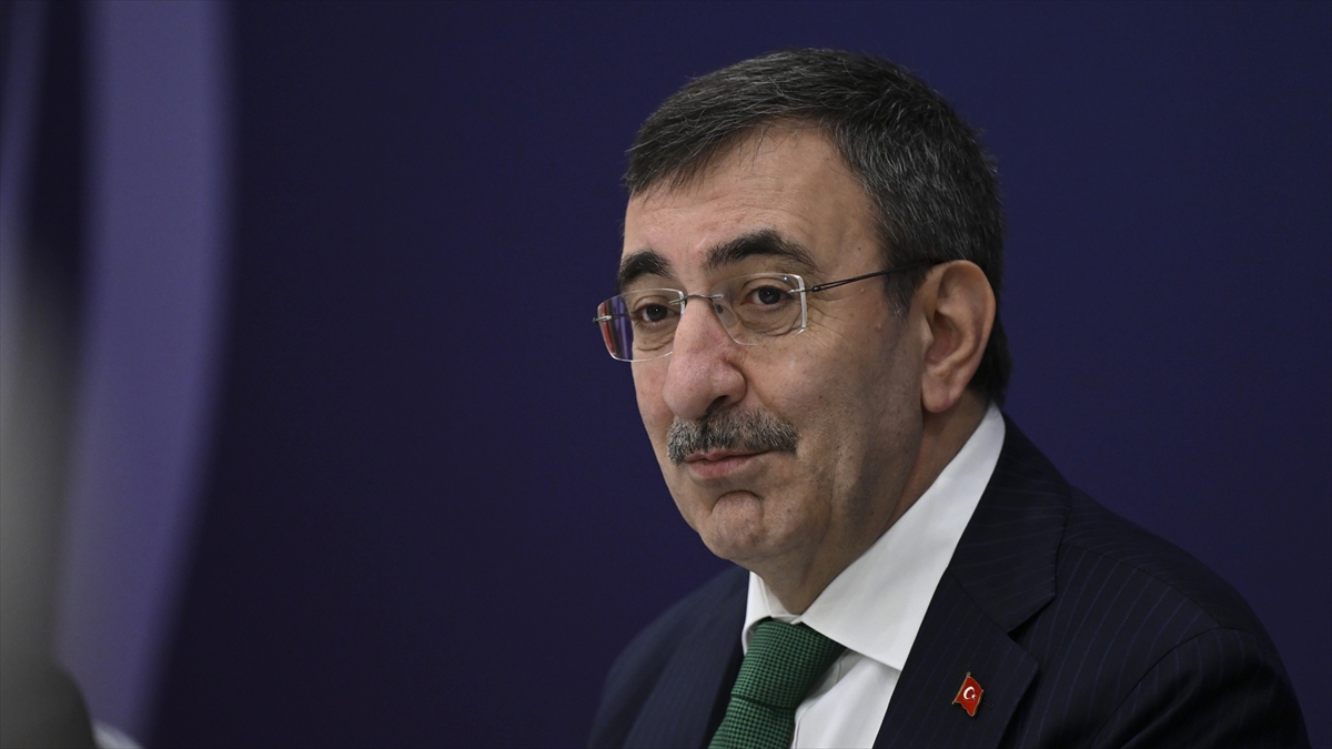 Cumhurbaşkanı Yardımcısı Yılmaz: Milletimizin yazdığı kahramanlık destanı en güçlü şekliyle yaşamaya devam etmekte Cumhurbaşkanı Yardımcısı Yılmaz: Milletimizin yazdığı kahramanlık destanı en güçlü şekliyle yaşamaya devam etmekte