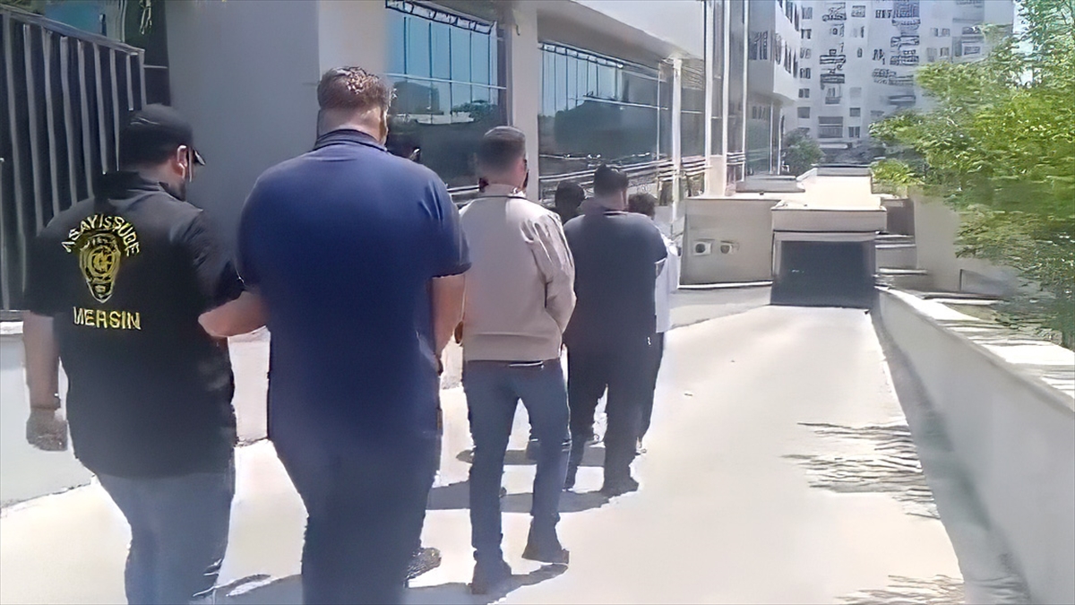 Dolandırıcılara yönelik 24 ilde düzenlenen operasyonlarda 133 şüpheli tutuklandı Dolandırıcılara yönelik 24 ilde düzenlenen operasyonlarda 133 şüpheli tutuklandı