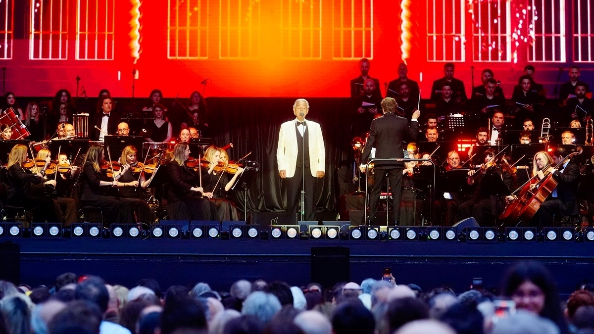 Dünyaca ünlü İtalyan tenor Andrea Bocelli, İstanbul’da konser verdi Dünyaca ünlü İtalyan tenor Andrea Bocelli, İstanbul’da konser verdi