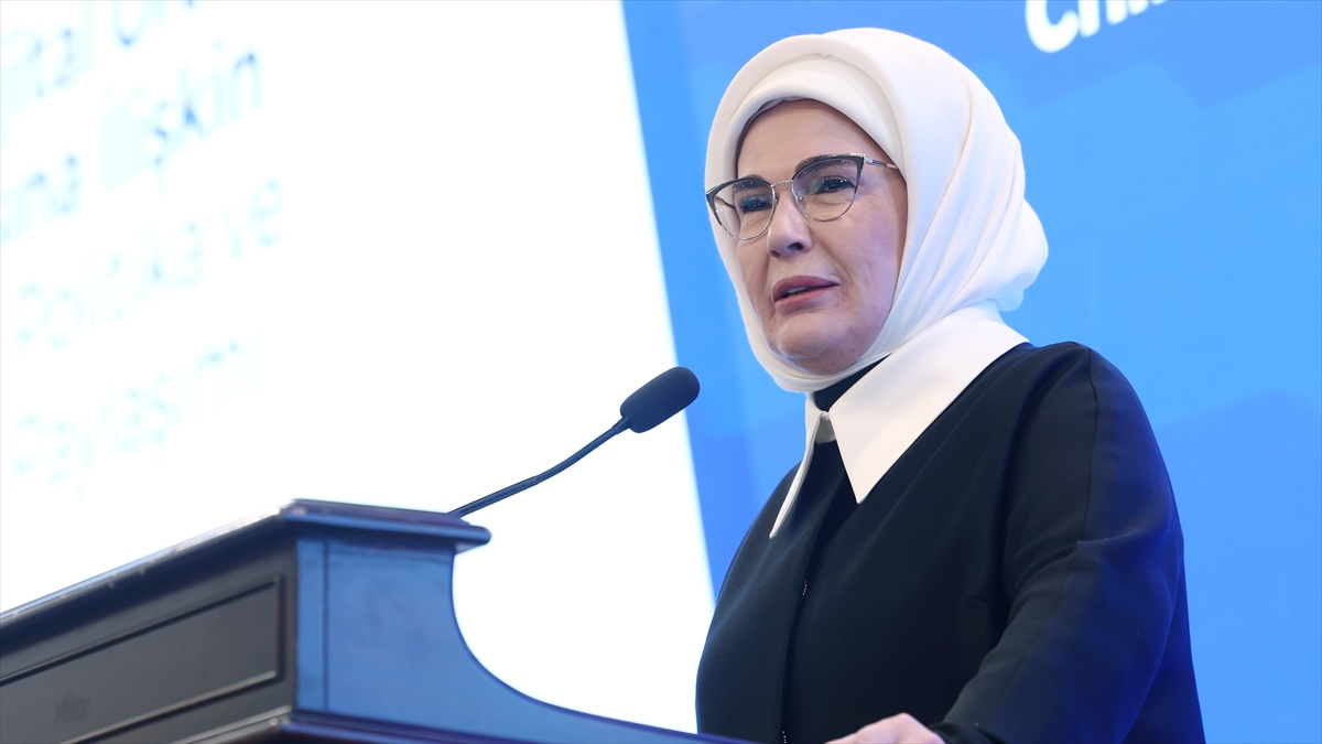 Emine Erdoğan’dan “Aile ve Nüfus 10 Yılı Vizyon Belgesi” paylaşımı