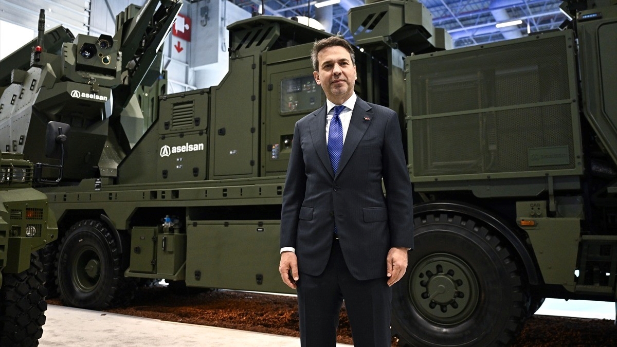 Enerji ve Tabii Kaynaklar Bakanı Bayraktar, SAHA 2026’yı ziyaret etti