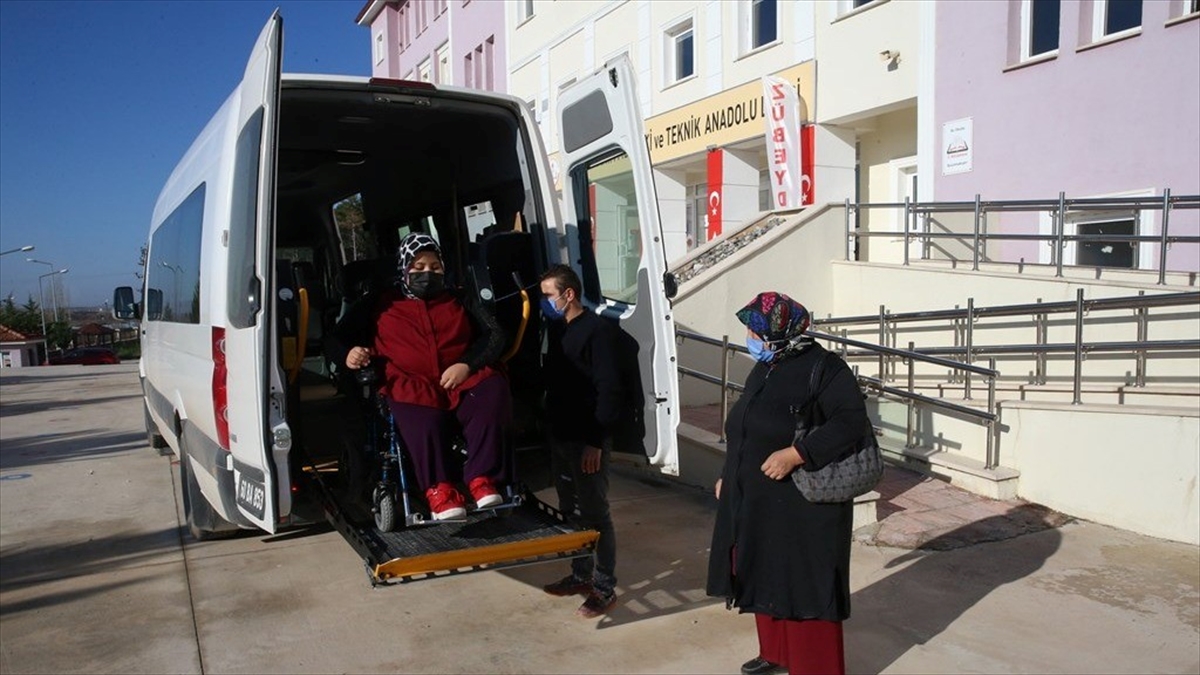 Engelli öğrencilerin taşımalı eğitimi için 16 milyar 839 milyon lira kaynak kullanıldı Engelli öğrencilerin taşımalı eğitimi için 16 milyar 839 milyon lira kaynak kullanıldı