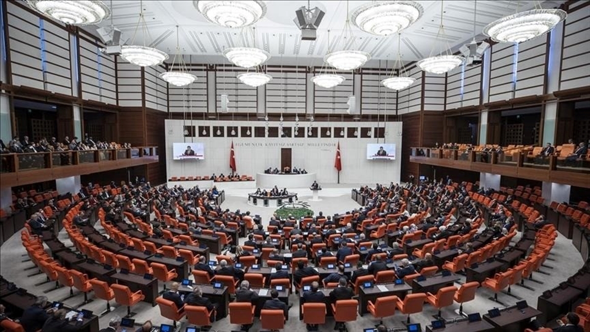 Fahiş site aidatlarına yönelik düzenlemeleri de içeren kanun teklifi yasalaştı