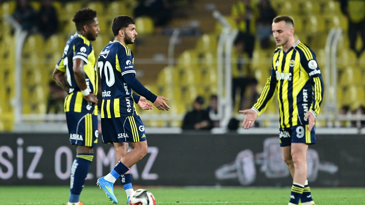 Fenerbahçe, sezonu puan kaybıyla tamamladı