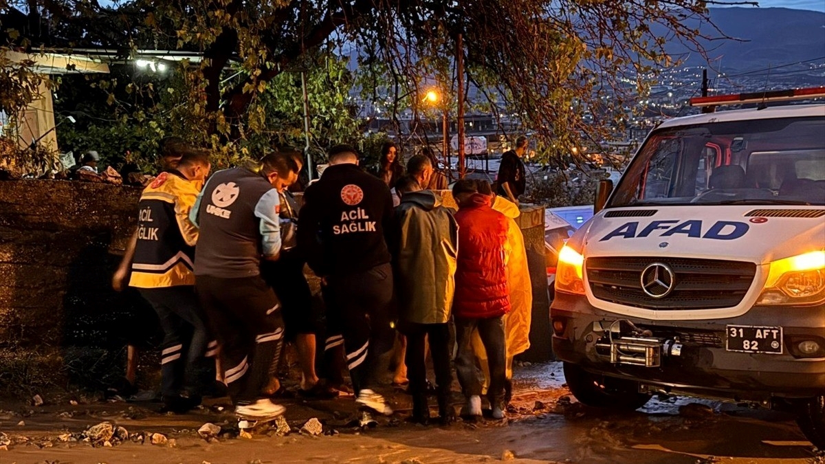 Hatay’da sağanak nedeniyle çöken evdeki 1 kişi hayatını kaybetti