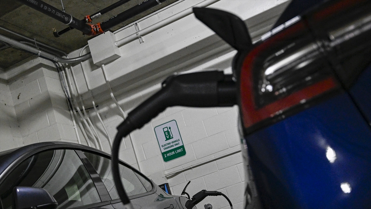 IEA: Dünyada bu yıl satılan araçların yaklaşık yüzde 30’u elektrikli olacak IEA: Dünyada bu yıl satılan araçların yaklaşık yüzde 30’u elektrikli olacak