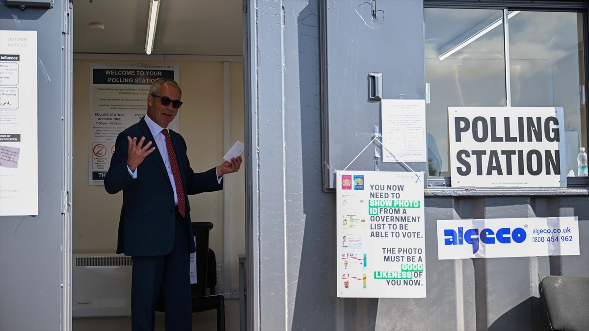İngiltere’deki yerel seçimlerde sandıktan aşırı sağ çıktı