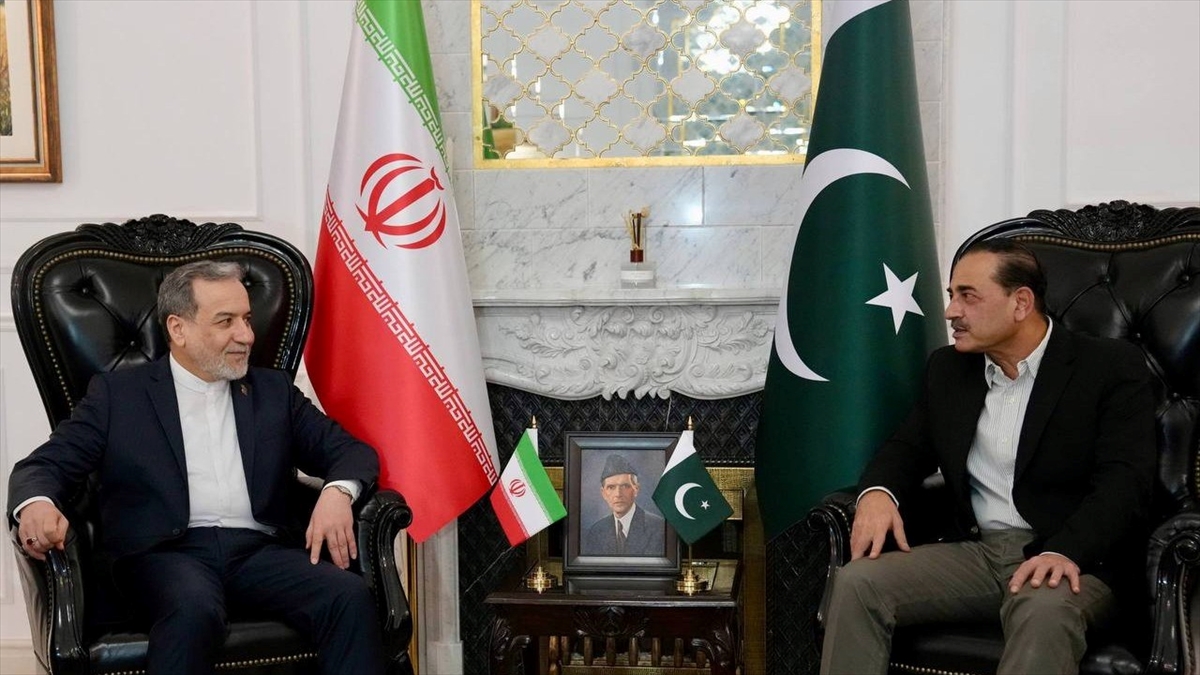 İran Dışişleri Bakanı Erakçi ile Pakistan Genelkurmay Başkanı Munir Tahran’da görüştü İran Dışişleri Bakanı Erakçi ile Pakistan Genelkurmay Başkanı Munir Tahran’da görüştü